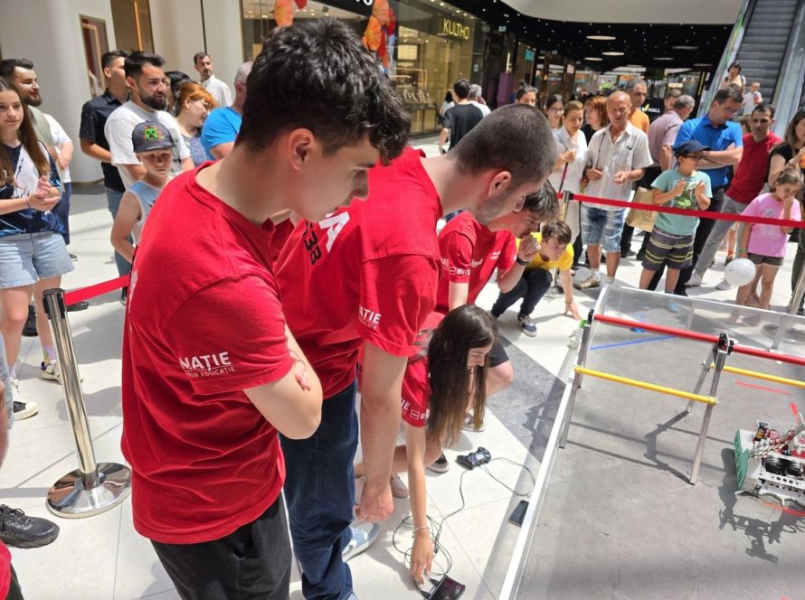 Cum ne ajuta robotica la ARRA CLUB