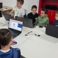 Cât e prea mult screen time? Și cum găsești echilibrul fără să ajungi la conflict?