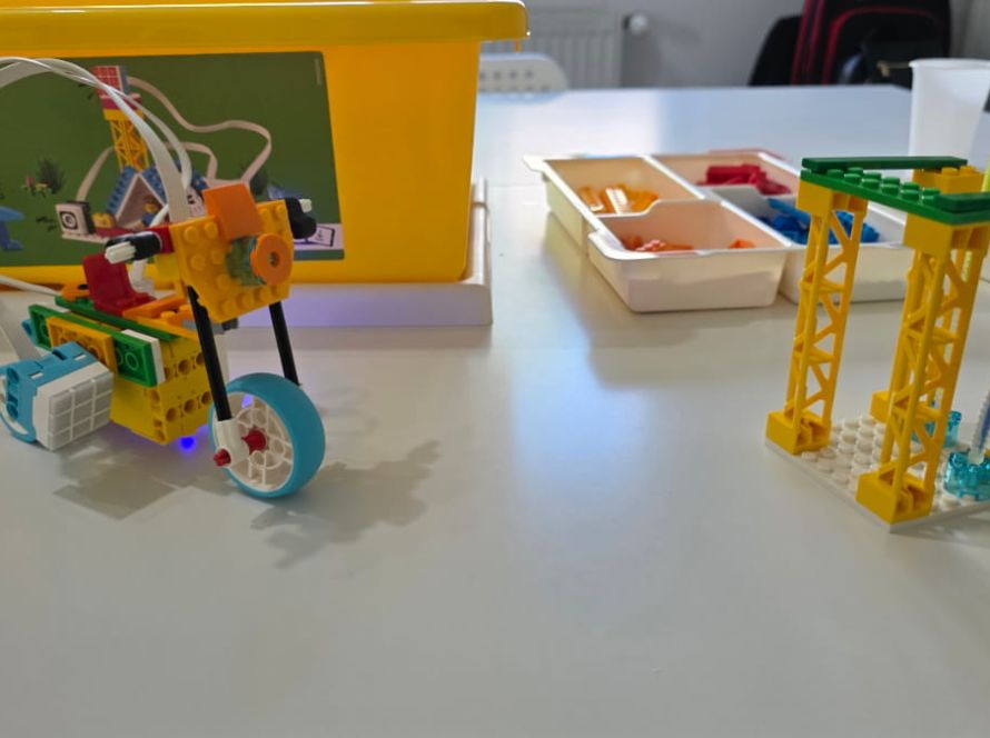 Incrieri copii la cursuri de robotica LEGO